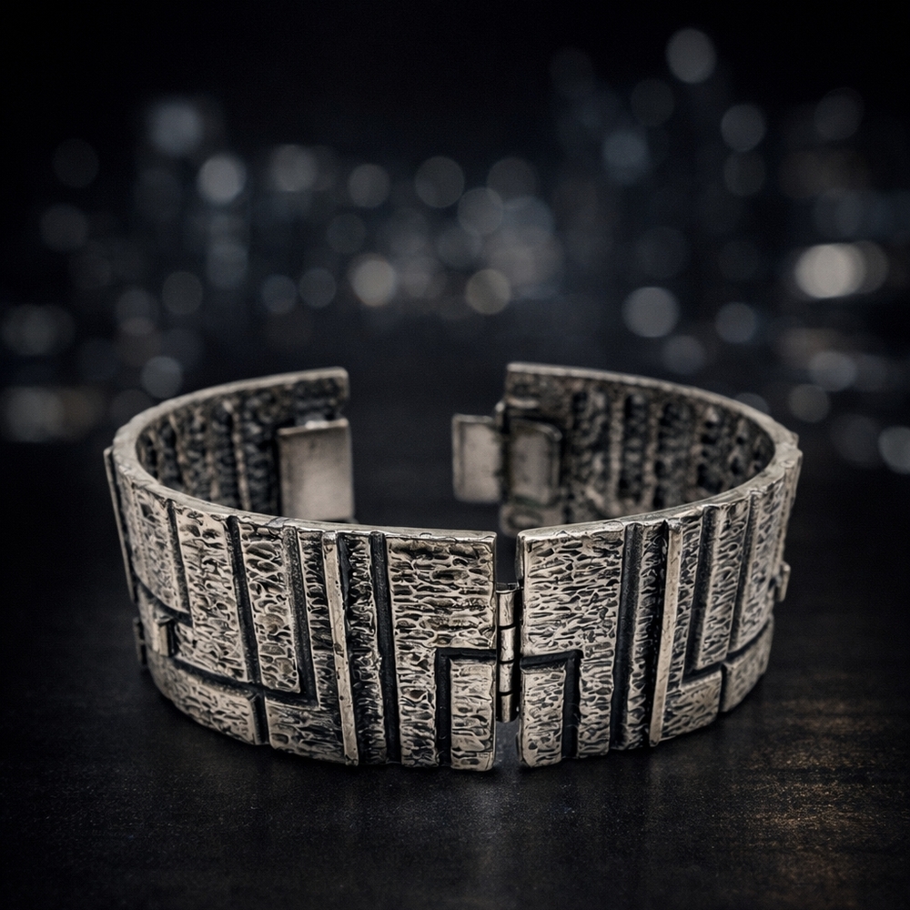 Darveau Vintage Unisex Textured Pewter Hinged Bracelet